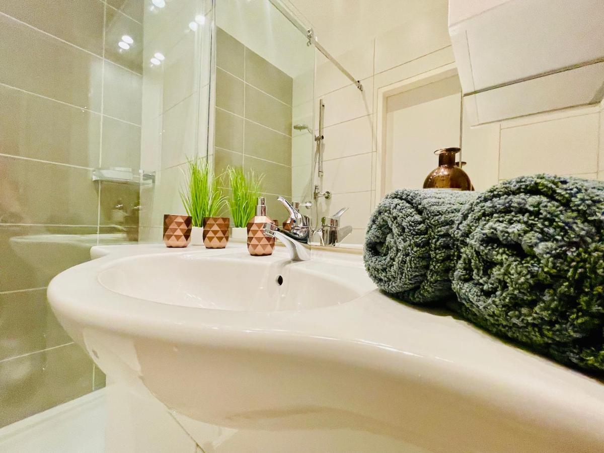 Colorful&quiet In Beautiful Viennese Building Appartement *
